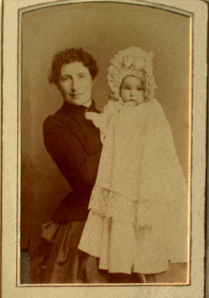 ABk42-Annie Delves with daughter Marion.jpg - Annie Delves with daughter Marion